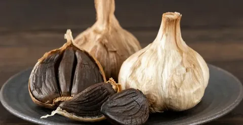 تصویر 2 از سیر سیاه حبه‌ ای با کیفیت عالی و بسته‌ بندی شکیل